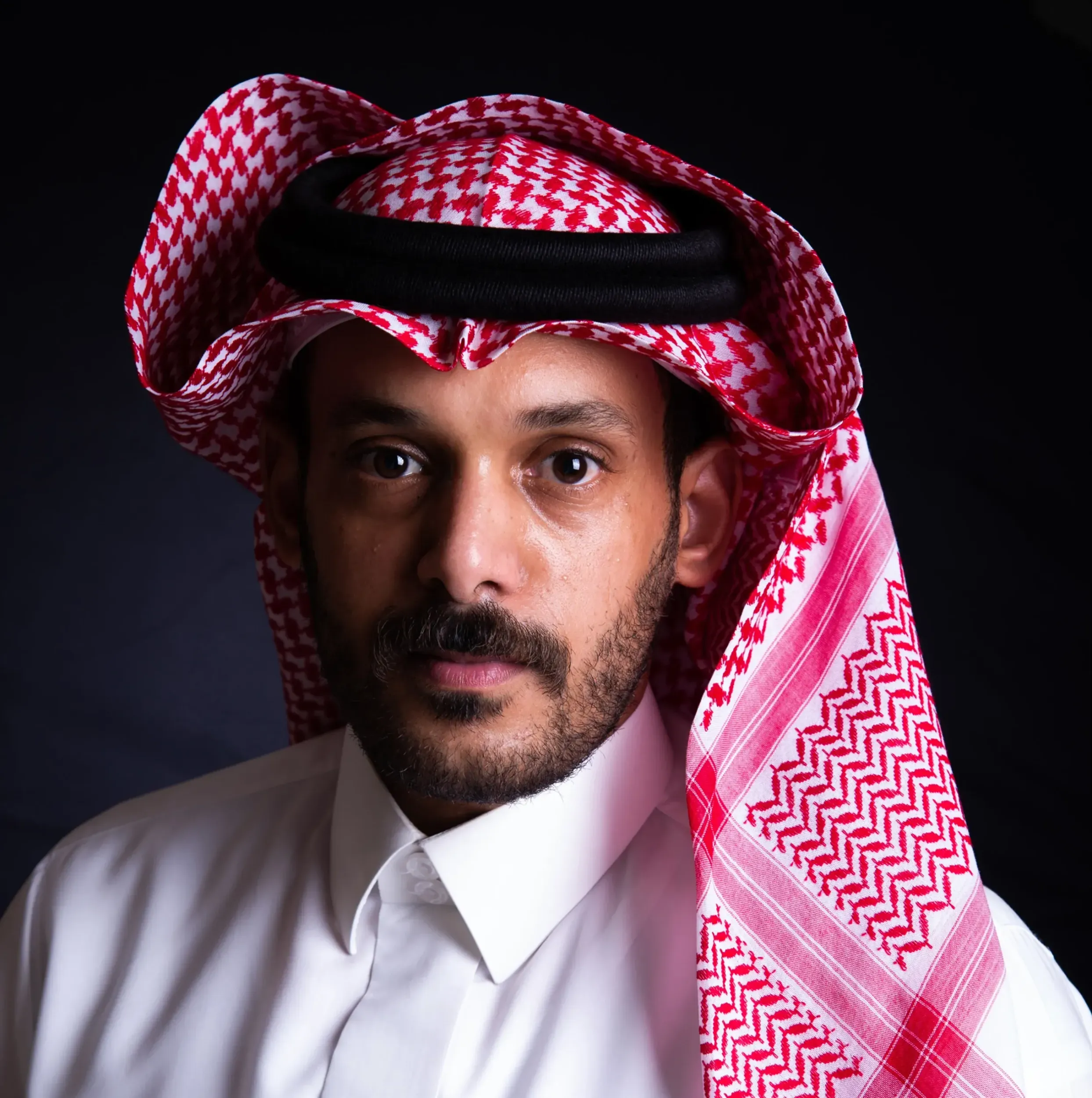 Portrait of Moath Alkhasawneh, Managing Director & CEO of Yaqeen Capital. Skyne collaborated on the rebranding and IPO. 